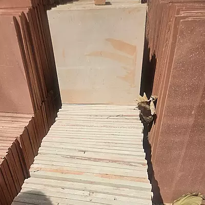 Dholpur White Sand Stone Red Cut Pieces