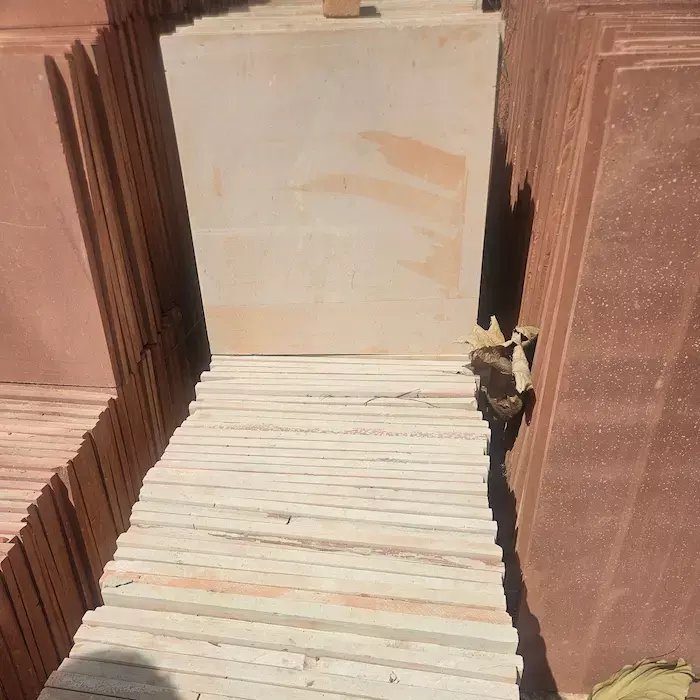 Dholpur White Sand Stone Red Cut Pieces